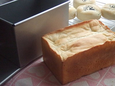 フランスパン風の角食とあんパン